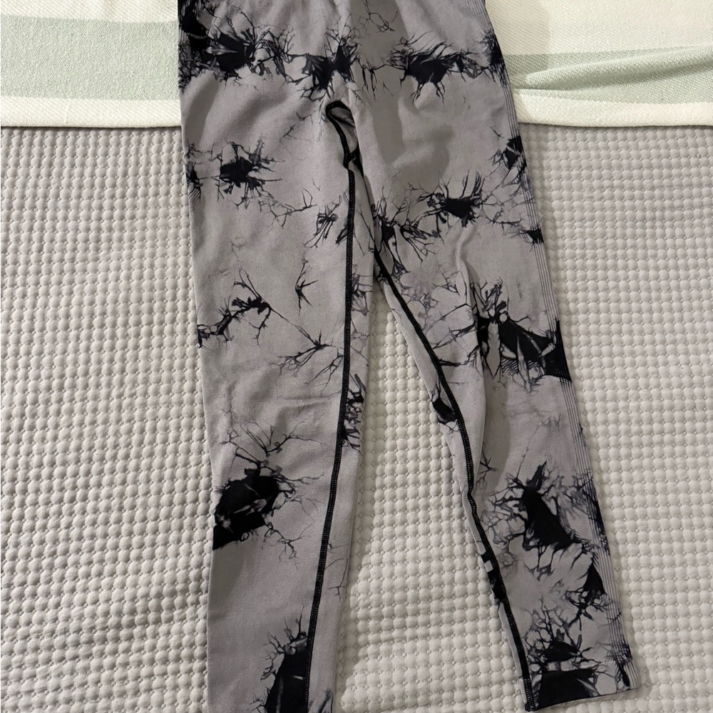Stylish Women’s Gray and Black Leggings